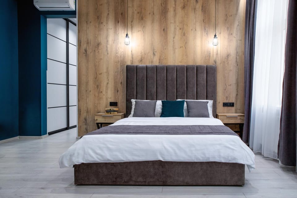 Photo of the whole room, Bedroom