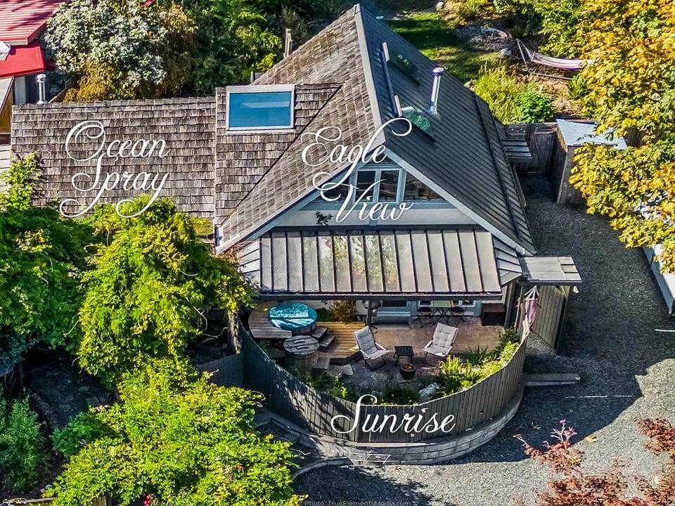 Property building, Patio, Bird's eye view, Garden, Garden, Hot Tub, Seating area, flat iron
