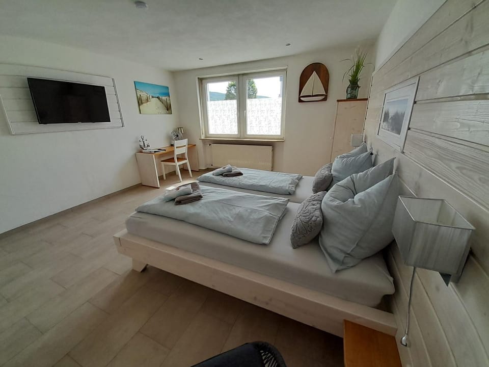 Photo of the whole room, Bedroom