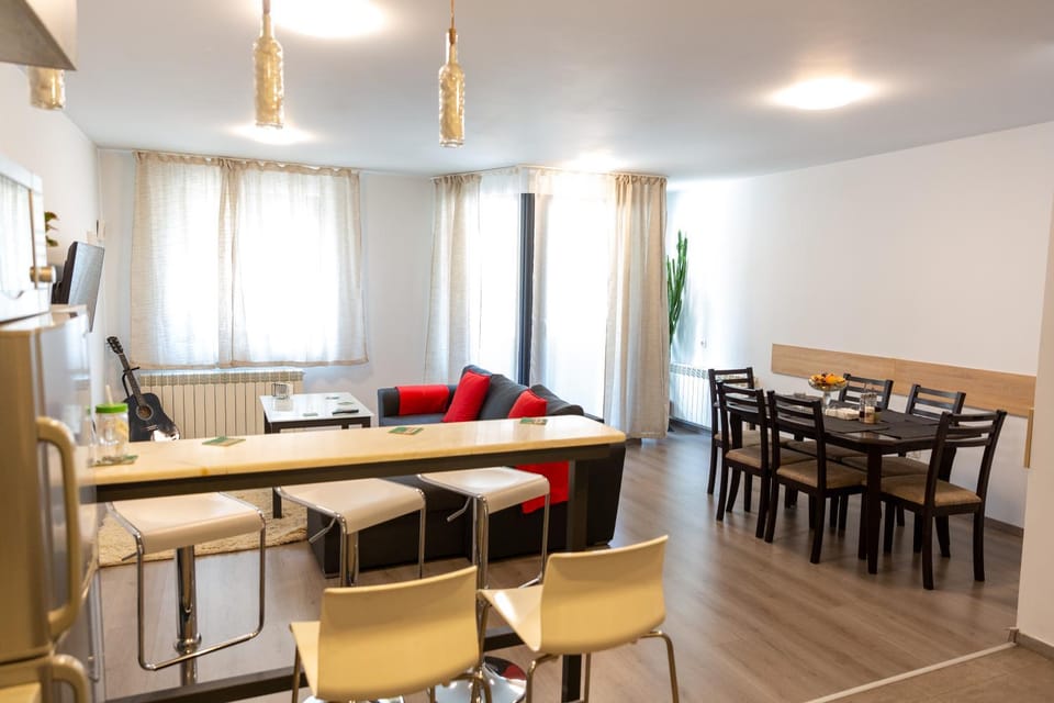 Living room, Dining area