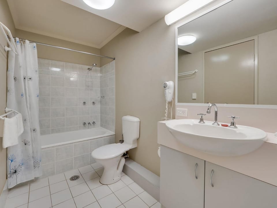 Shower, Toilet, Bathroom, Bath