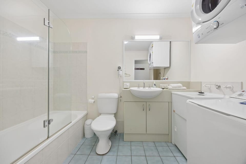 Bathroom, Bath, laundry