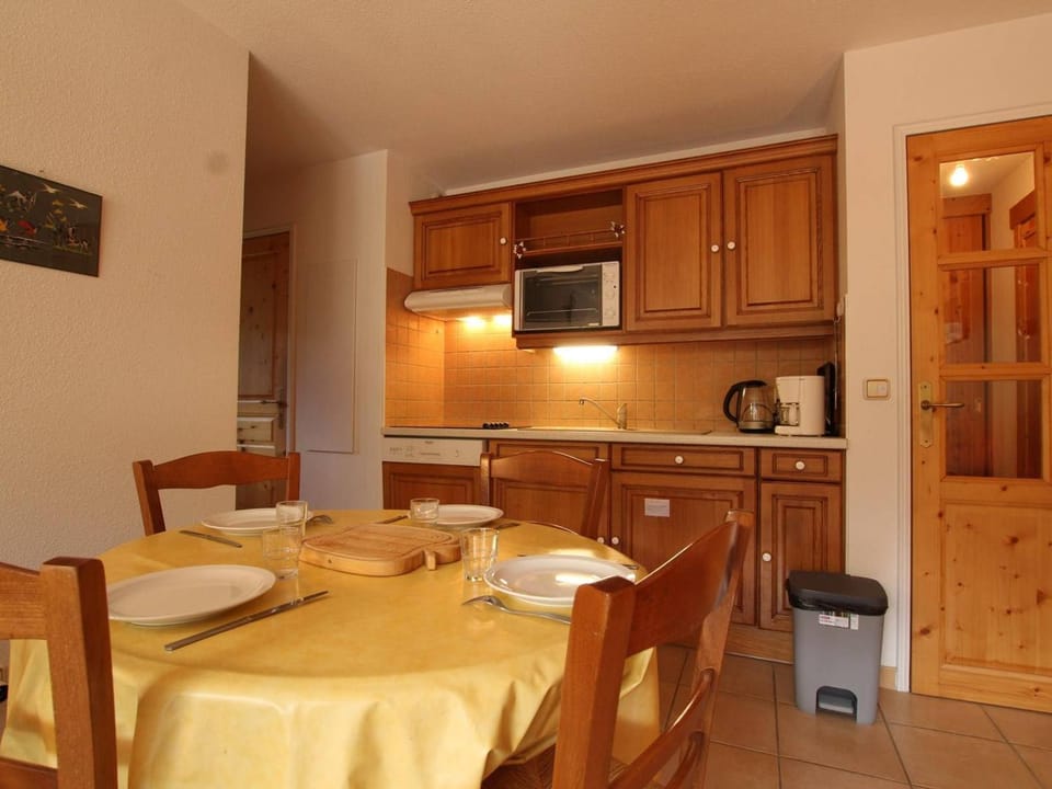Charmant T3 avec balcon ensoleillé et parking à Serre Chevalier - FR-1-330E-115 Apartment in Saint-Chaffrey
