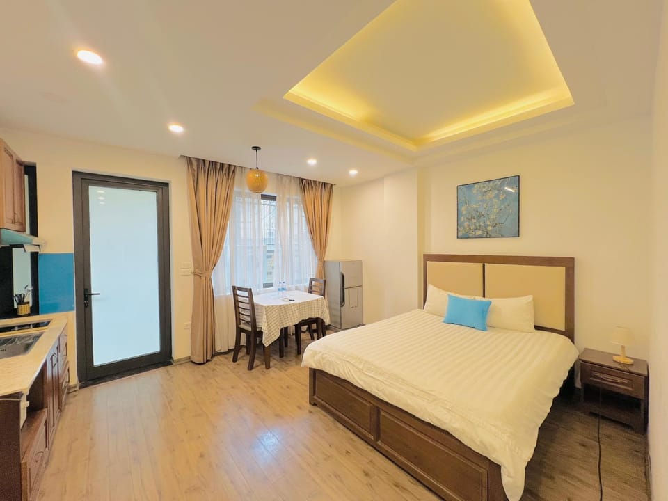 T98 Westlake Quang An - Tay ho Center Garden View Studio! Apartment in Laos