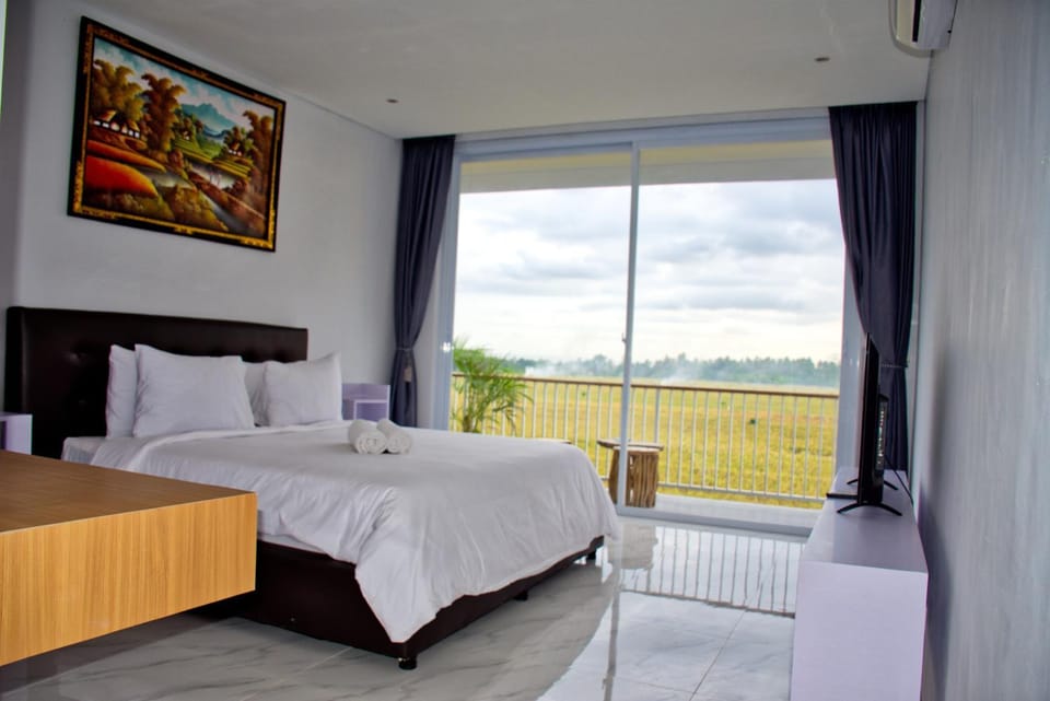 Photo of the whole room, Garden view