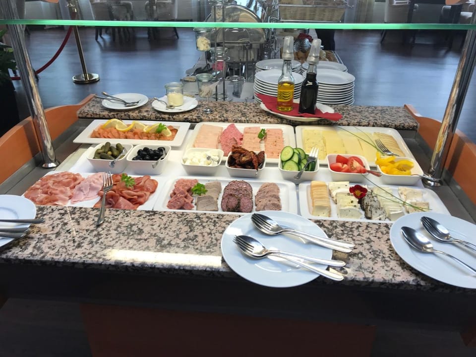 Breakfast, Buffet breakfast