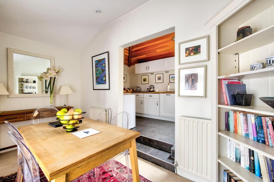 GuestReady - Classic Charm near Holyrood Park House in Edinburgh