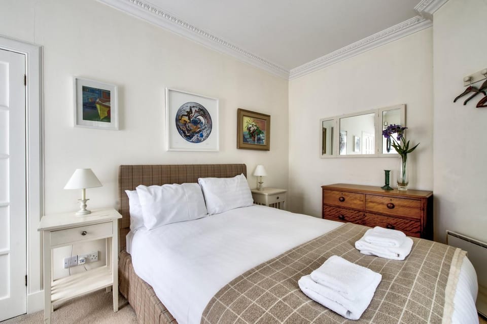 GuestReady - Classic Charm near Holyrood Park House in Edinburgh