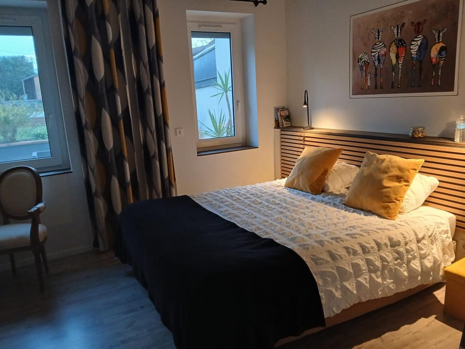 Bed, Photo of the whole room, Bedroom