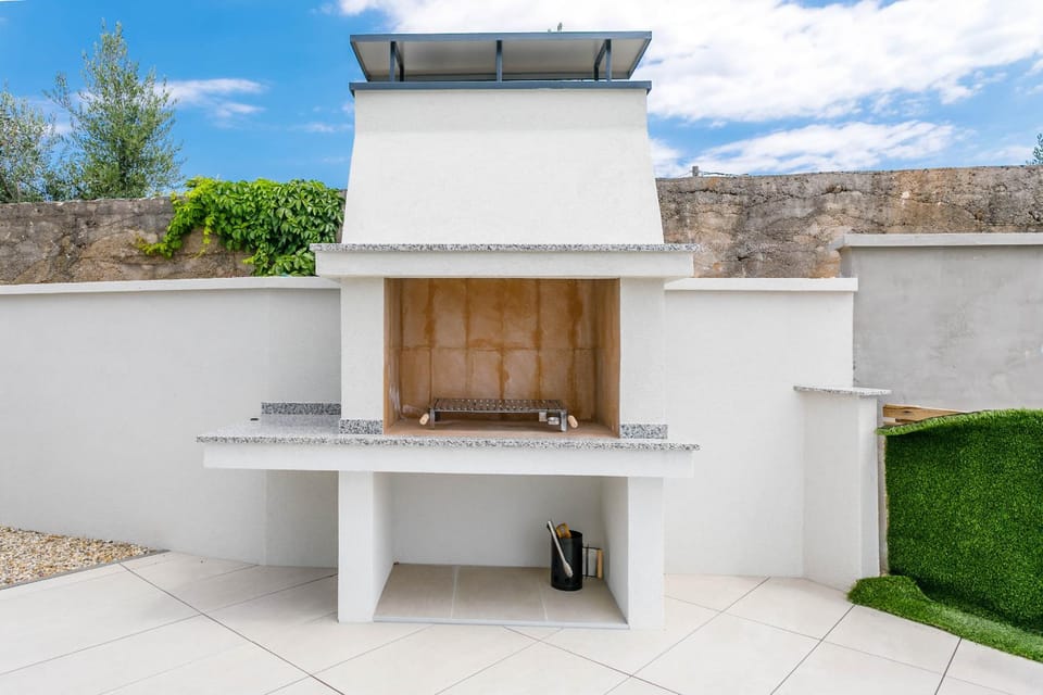 Patio, BBQ facilities