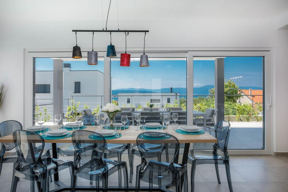 Seating area, Dining area