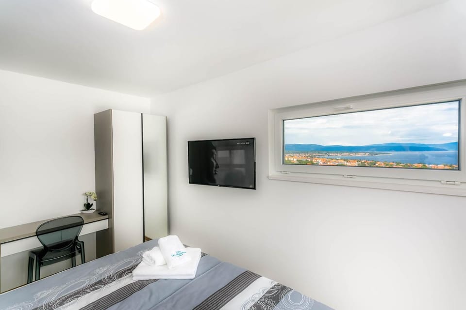 TV and multimedia, Bedroom, Sea view