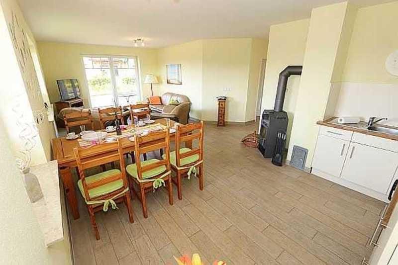 Kitchen or kitchenette, Dining area, flat iron