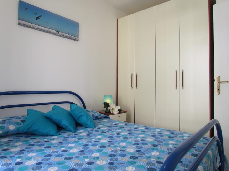 Photo of the whole room, Decorative detail, Bedroom, Inner courtyard view