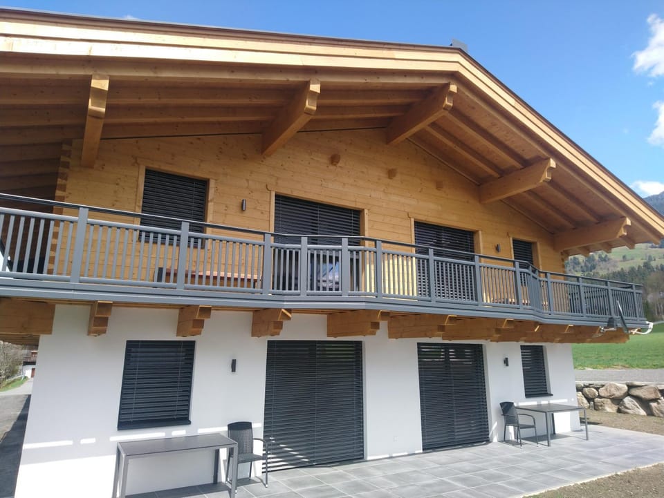 Property building, Day, Summer, Balcony/Terrace, Balcony/Terrace