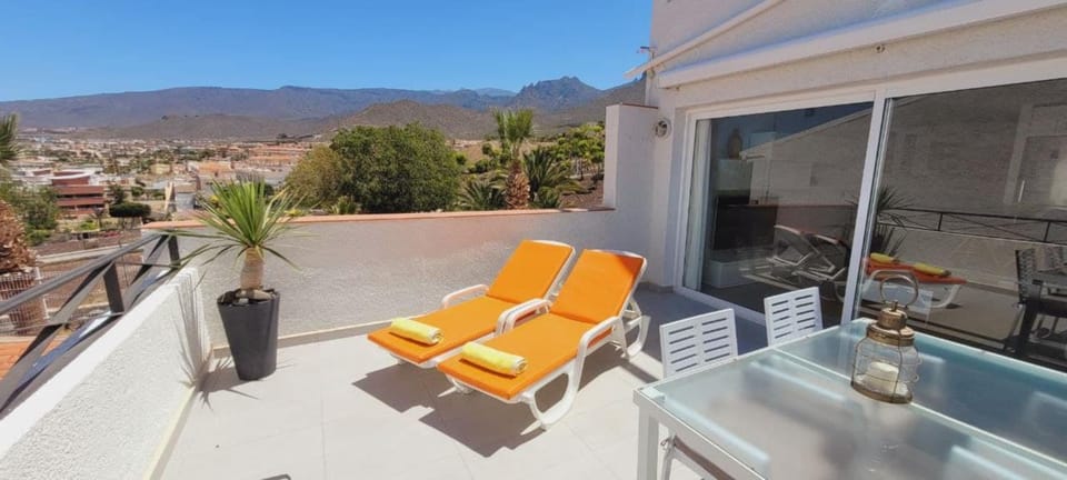 Balcony/Terrace, sunbed