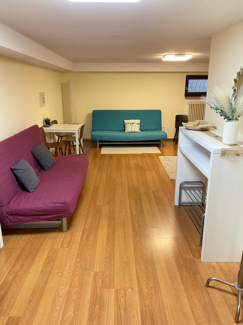 Photo of the whole room, Seating area