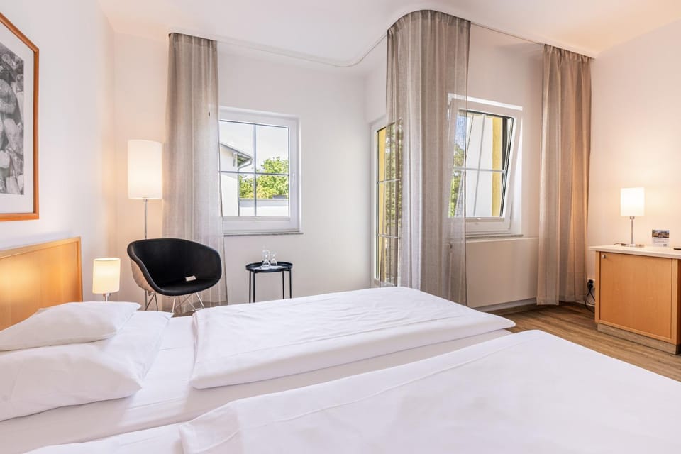Photo of the whole room, City view