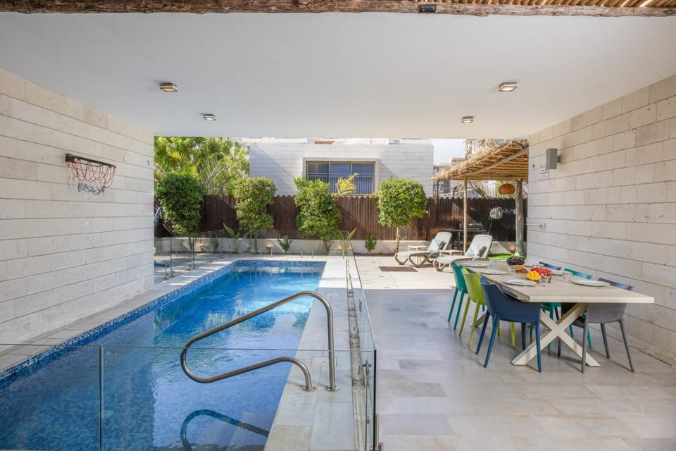 Dining area, Swimming pool