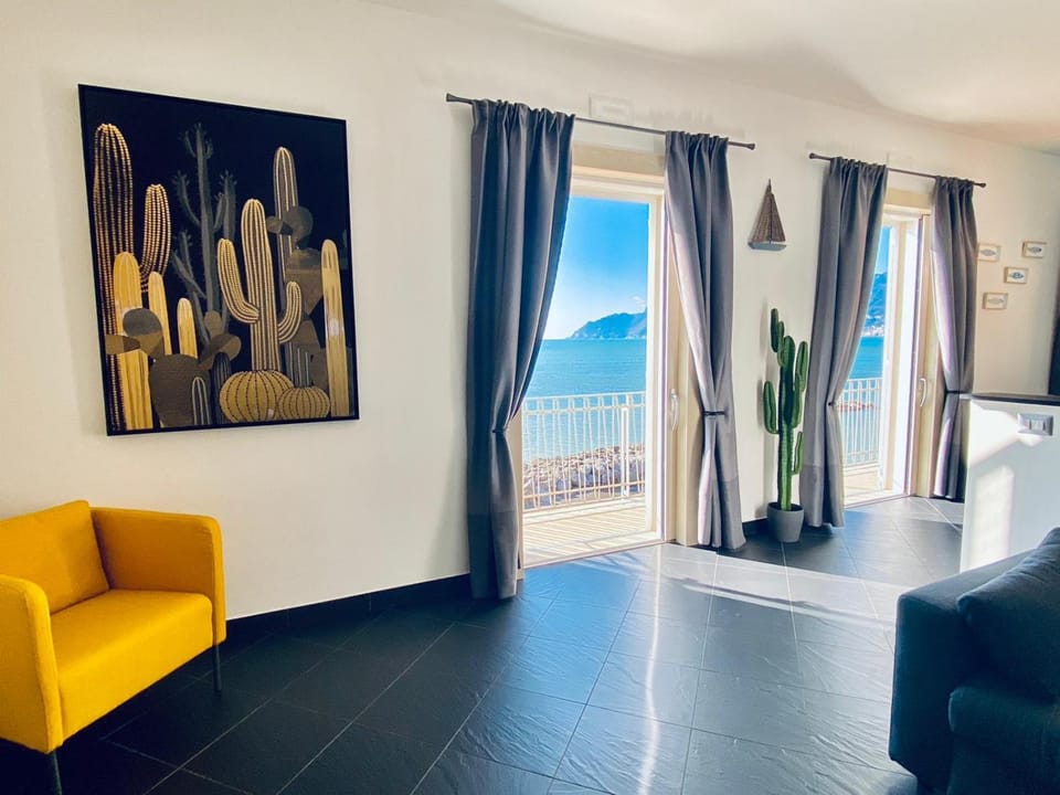 Living room, Sea view