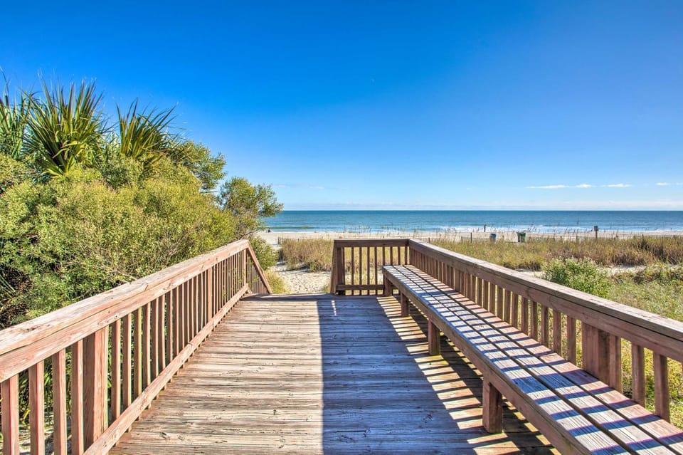 Myrtle Beachfront Bliss: Pools, Views & SkyWheel! House in Myrtle Beach