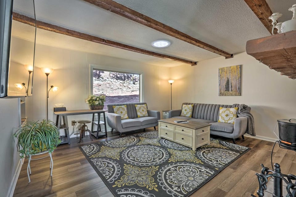 Peaceful Getaway with Private Hot Tub and Mtn Views! House in Woodland Park