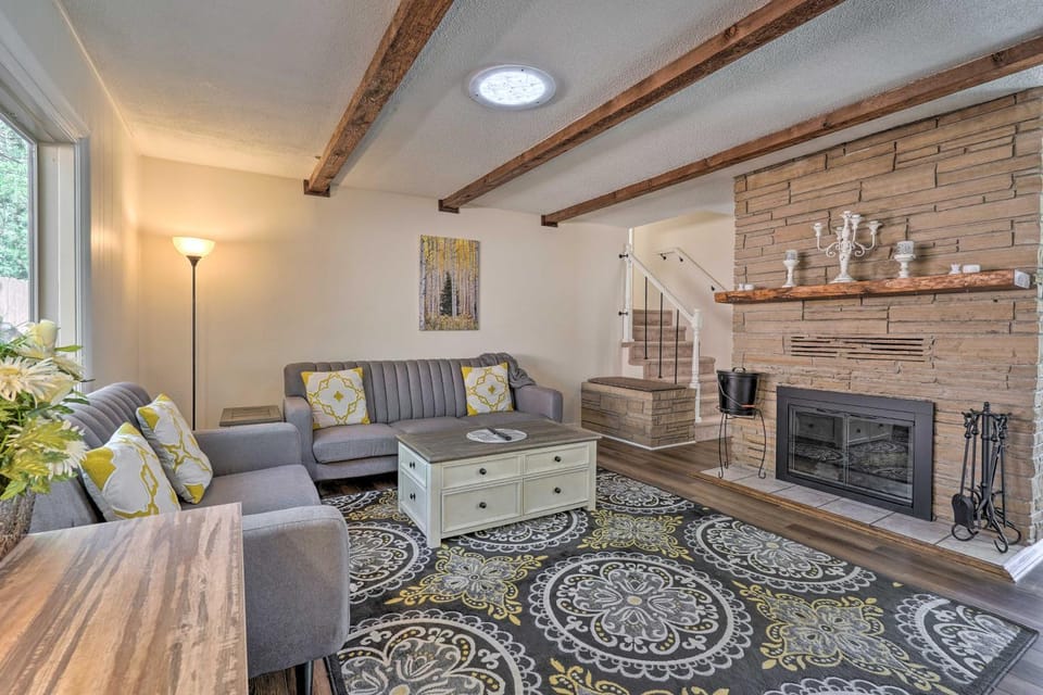 Peaceful Getaway with Private Hot Tub and Mtn Views! House in Woodland Park