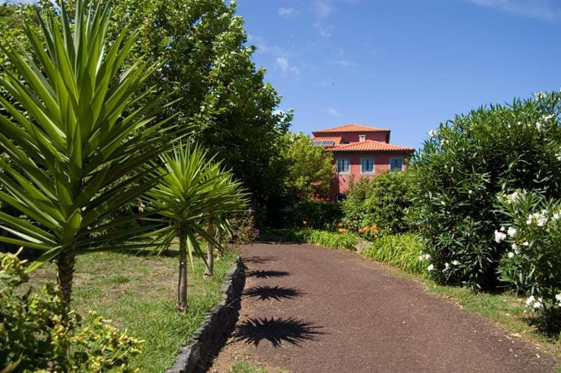 Property building, Facade/entrance, Garden