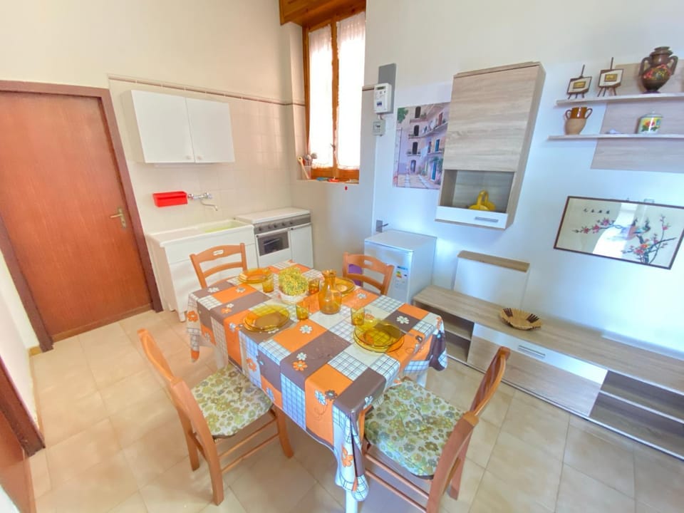 Dining area, pet friendly