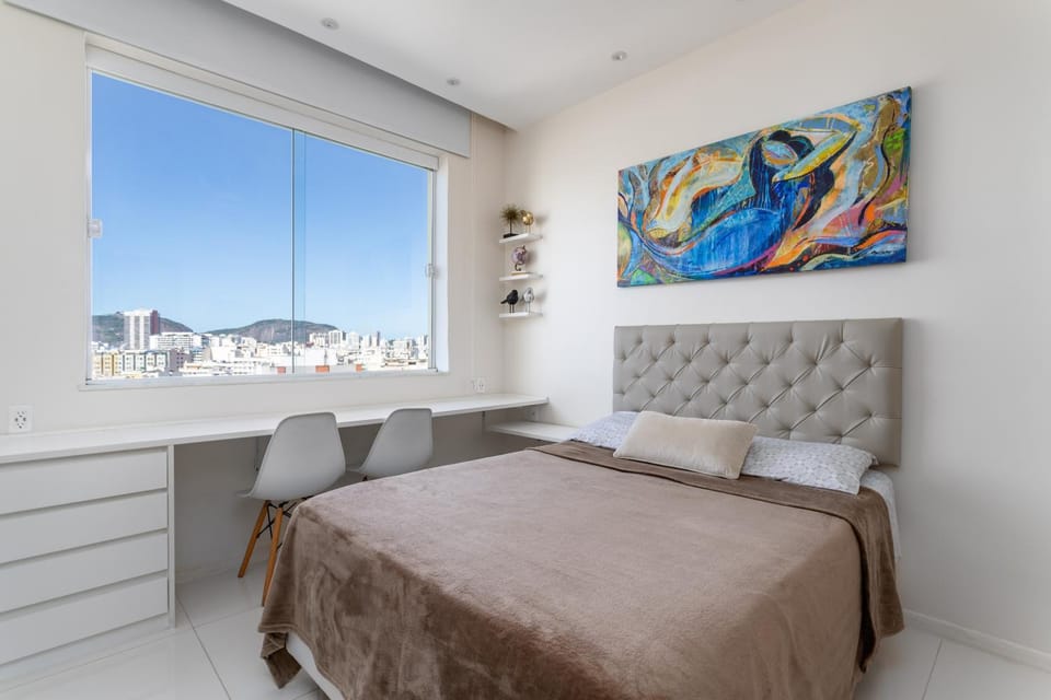 Bed, Seating area