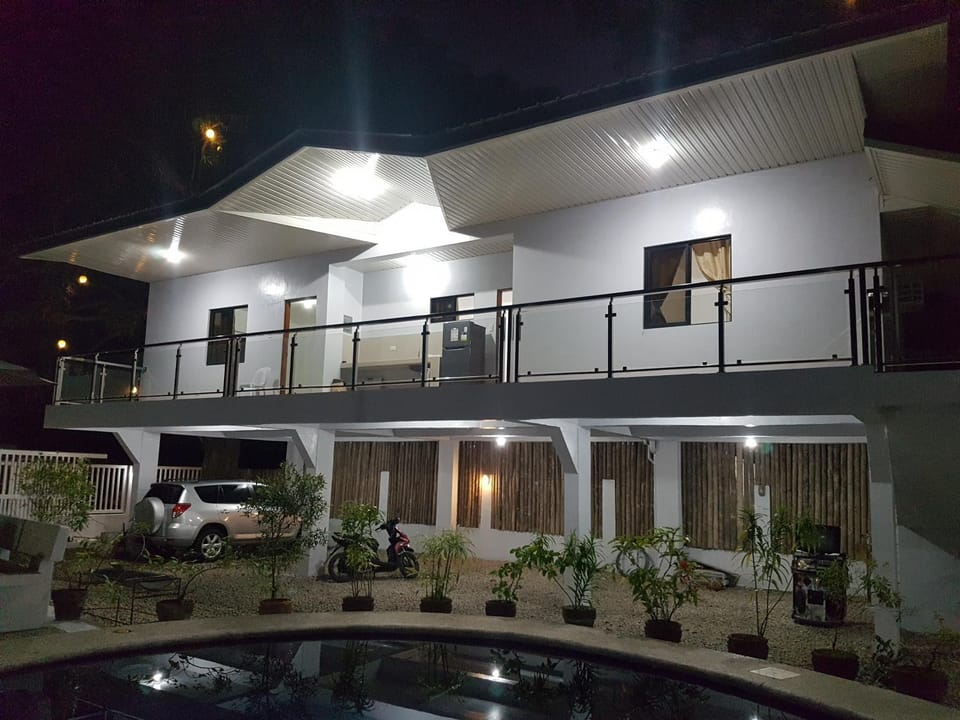 R&;S Restplace Resort Bed and Breakfast in Calabarzon