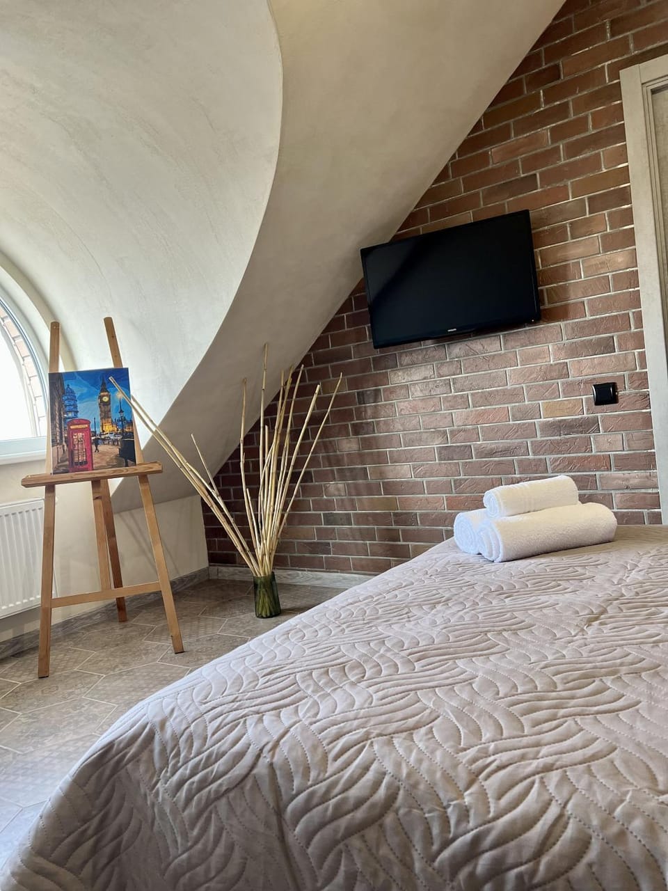 Bedroom, internet
