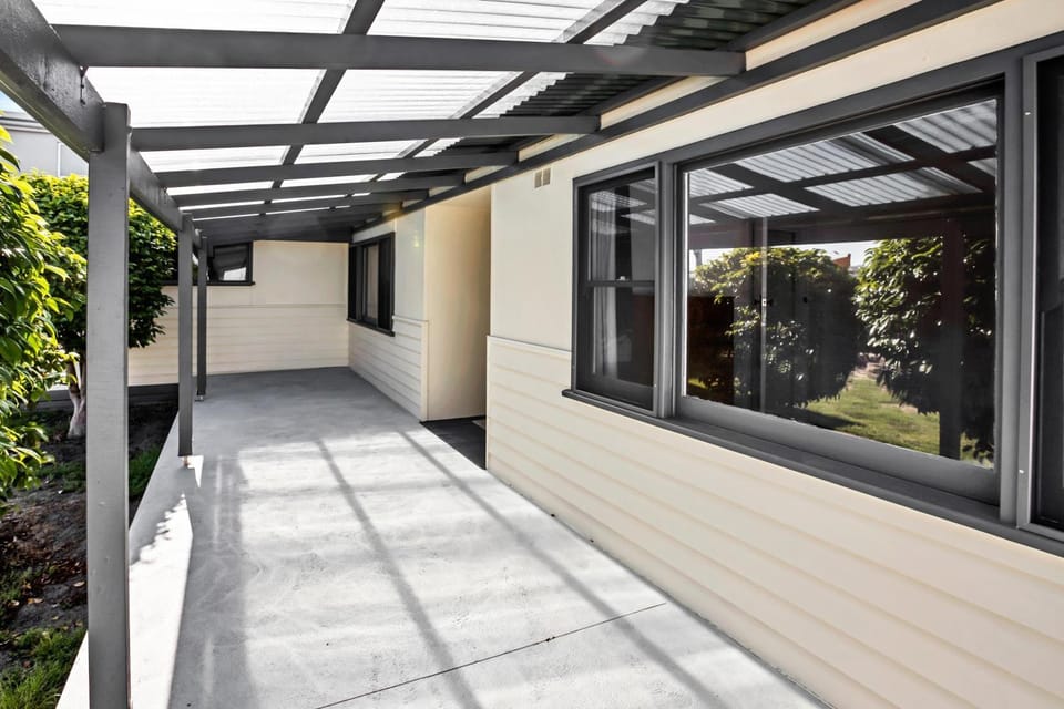 Camellia Cottage on Church House in Lakes Entrance