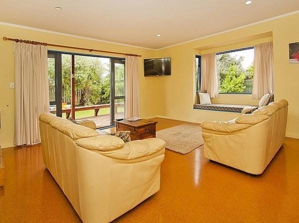 Castleview Getaway Matarangi - Matarangi Home House in Auckland Region