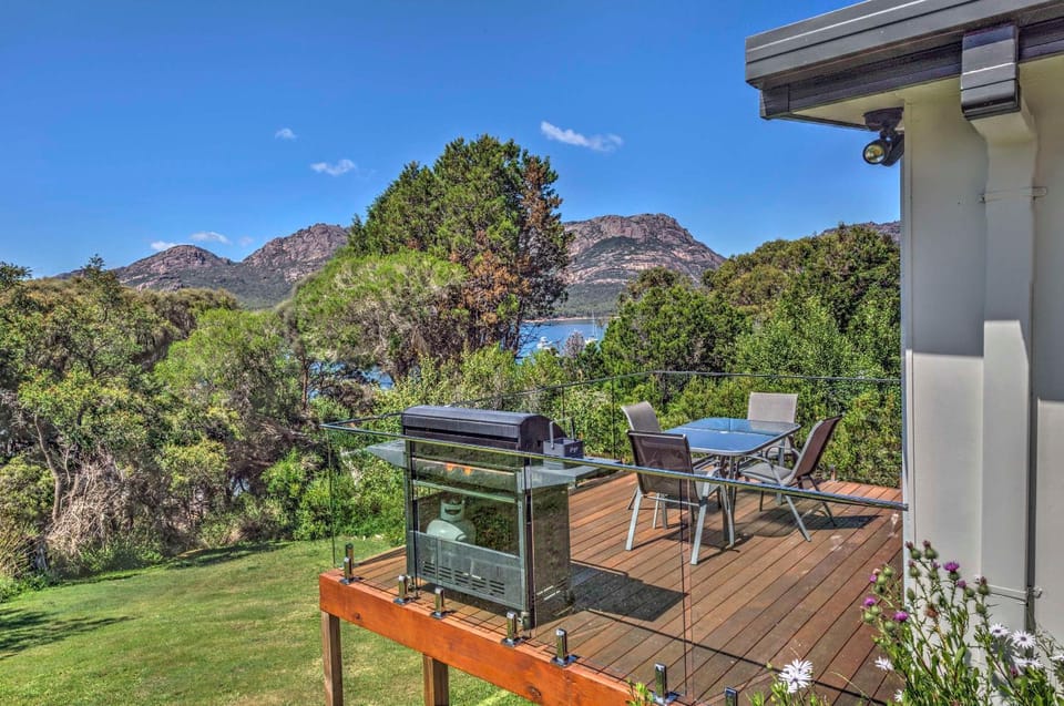 BBQ facilities, Garden, Balcony/Terrace, Dining area, Garden view, Mountain view, Sea view