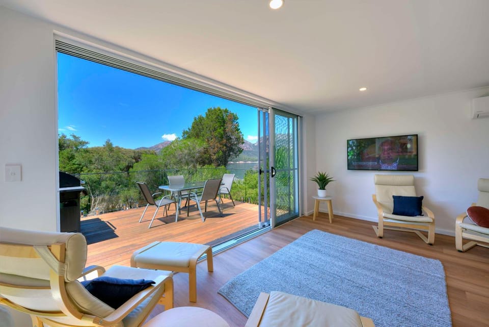 Nearby landmark, Natural landscape, BBQ facilities, TV and multimedia, Balcony/Terrace, Living room, Dining area, Beach, Hiking, Mountain view, Sea view