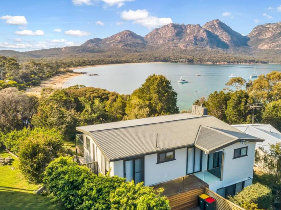 Nearby landmark, Facade/entrance, Natural landscape, Bird's eye view, Fishing, Garden, Snorkeling, Beach, Beach, Canoeing, Hiking, Cycling, Diving, Garden view, Mountain view, Sea view