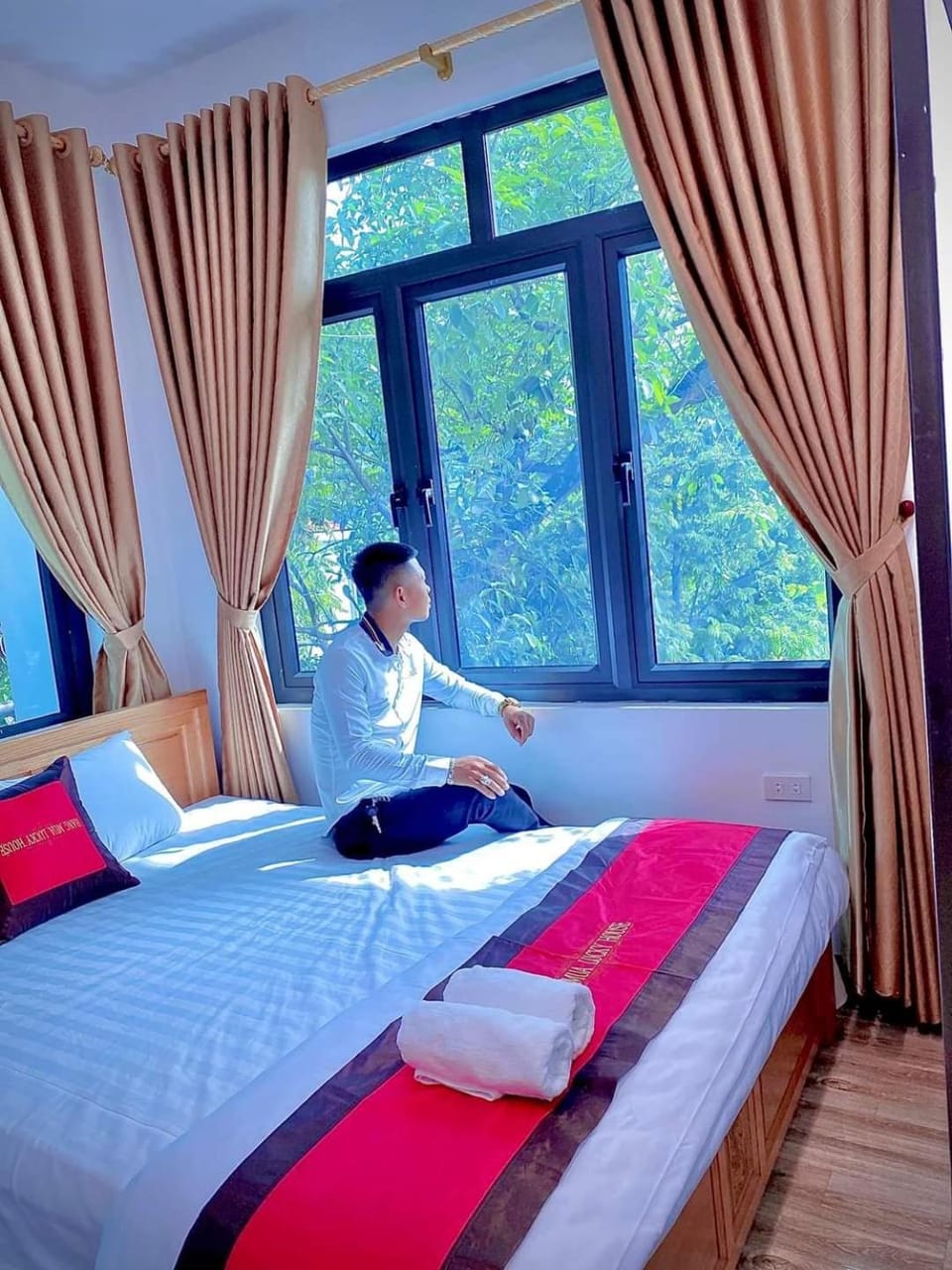 Bed, View (from property/room), Lake view