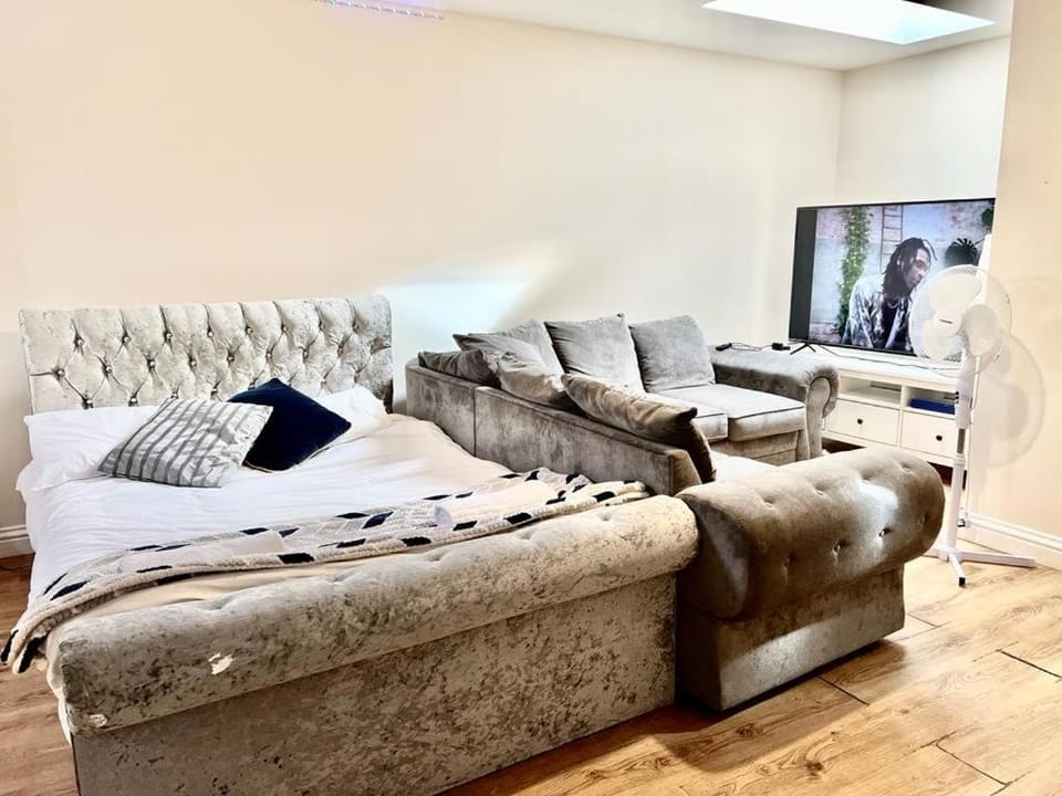Lt Properties Luton town centre studio Tv Netflix Ground Floor 2 Apartment in Luton