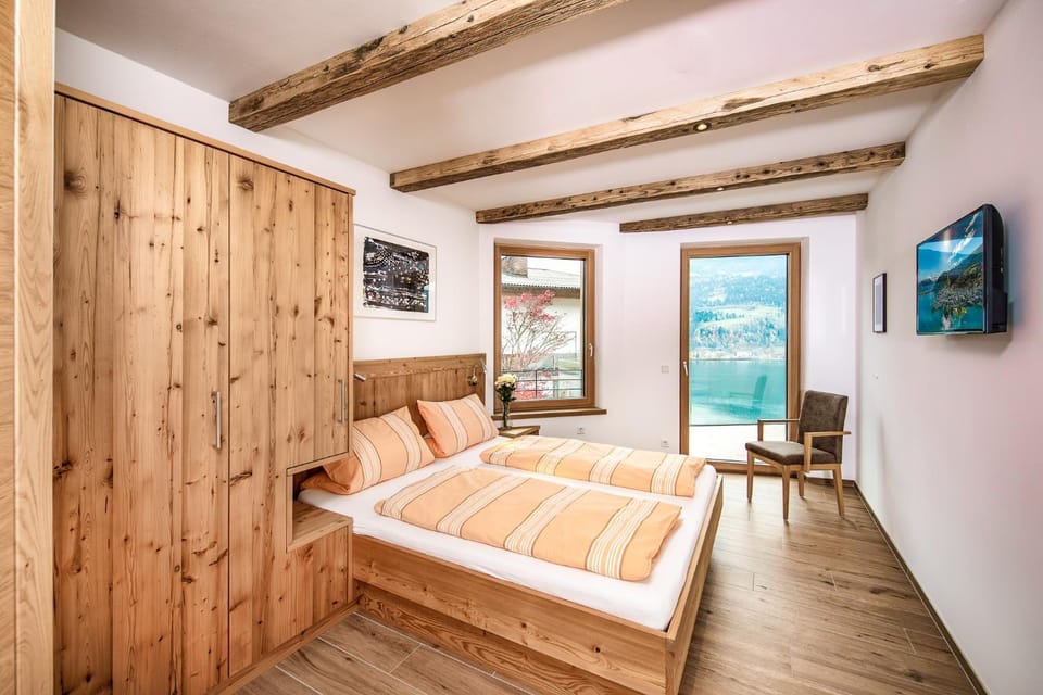Bedroom, Lake view, Mountain view