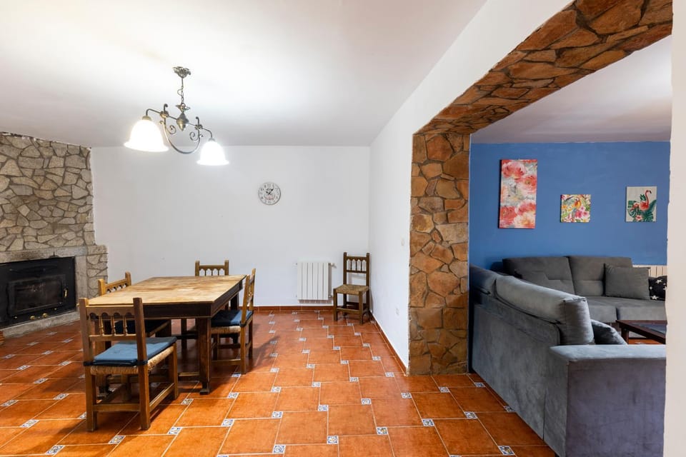 Seating area, Dining area