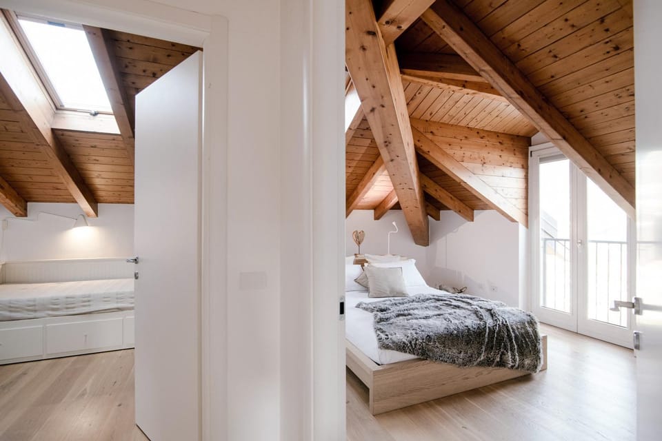 Modern Luxury Attic - byMyHomeInComo Apartment in Como