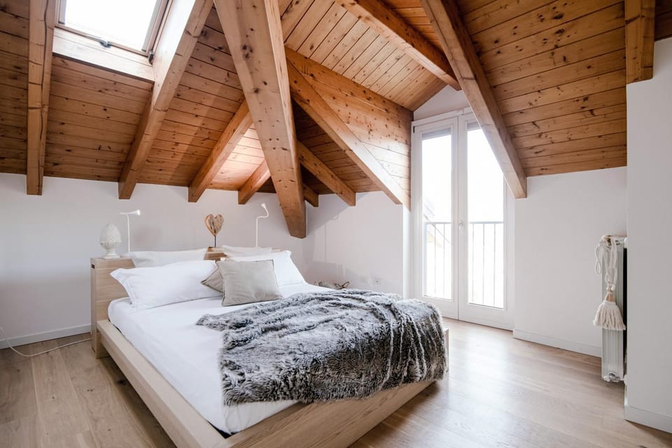 Modern Luxury Attic - byMyHomeInComo Apartment in Como