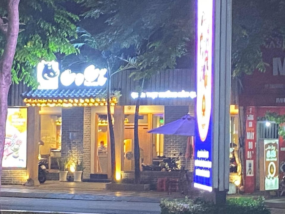 Restaurant/places to eat, Neighbourhood