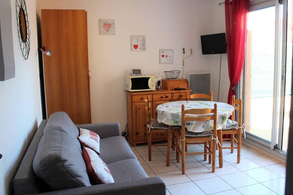 TV and multimedia, Living room, Dining area