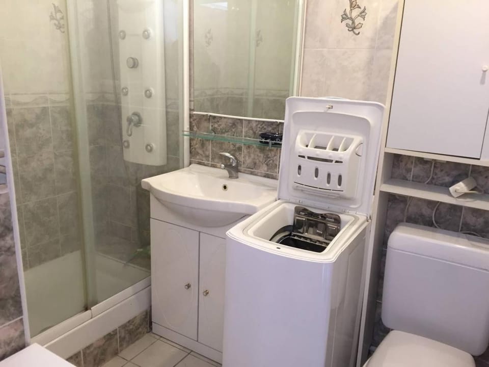 Shower, Toilet, Bathroom, washing machine