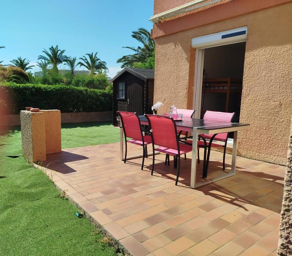 Property building, Balcony/Terrace, Dining area