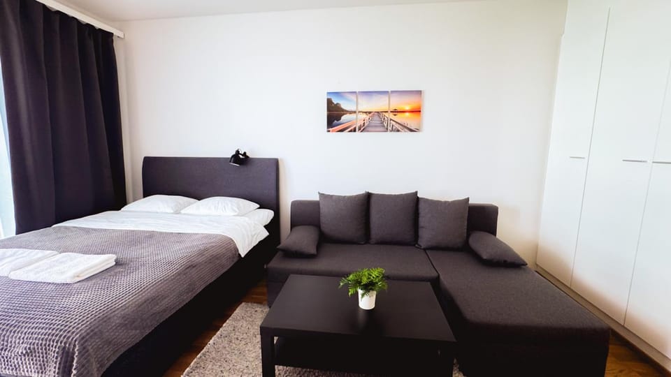 Bed, Photo of the whole room, Seating area