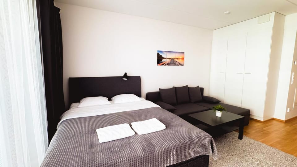 Bed, Photo of the whole room, Seating area, Bedroom, towels