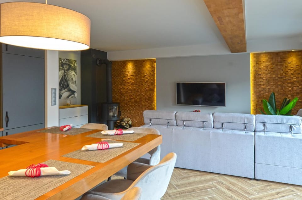 TV and multimedia, Living room, Dining area